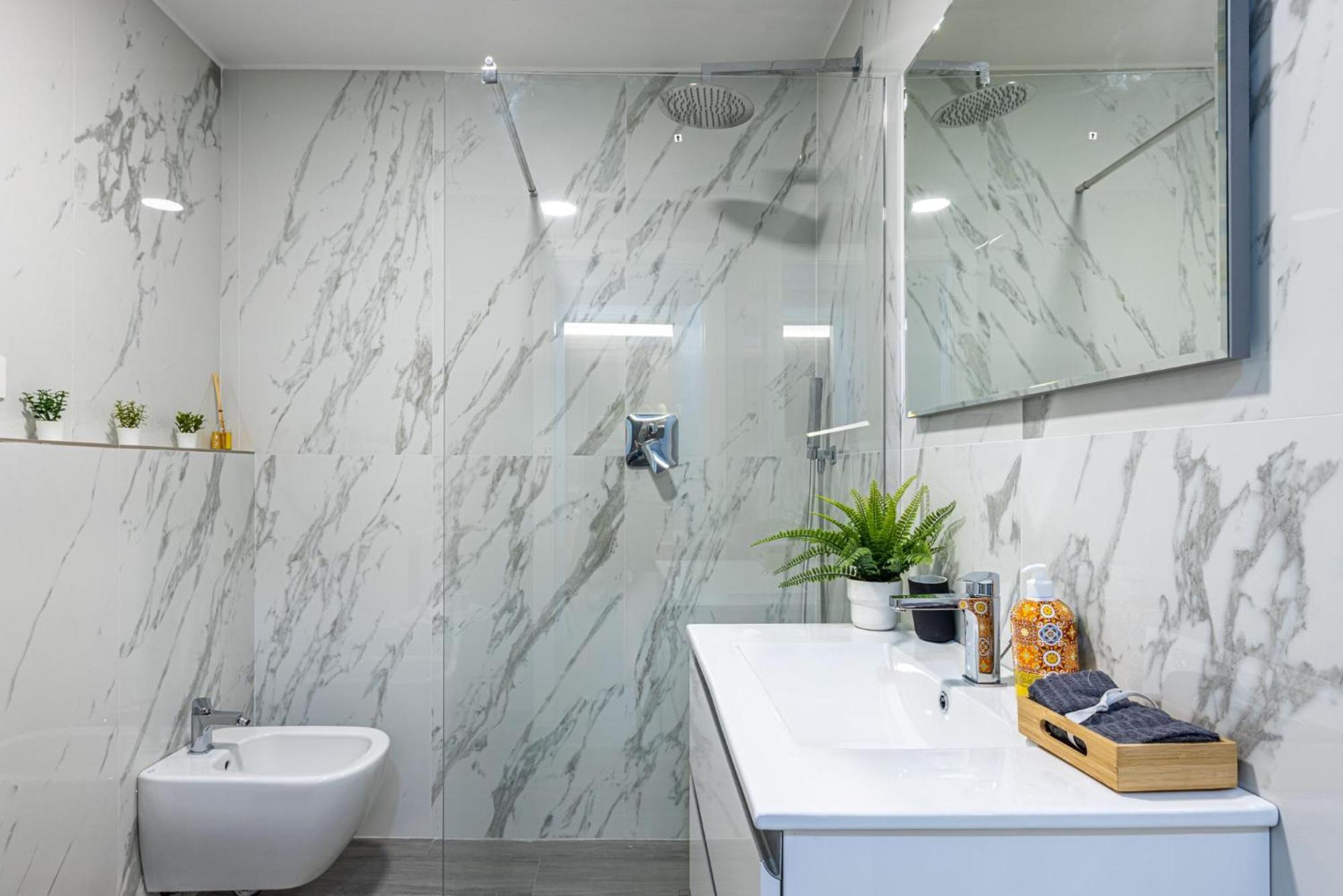 Lovely Apartment - 15Min Duomo, Milano Екстер'єр фото